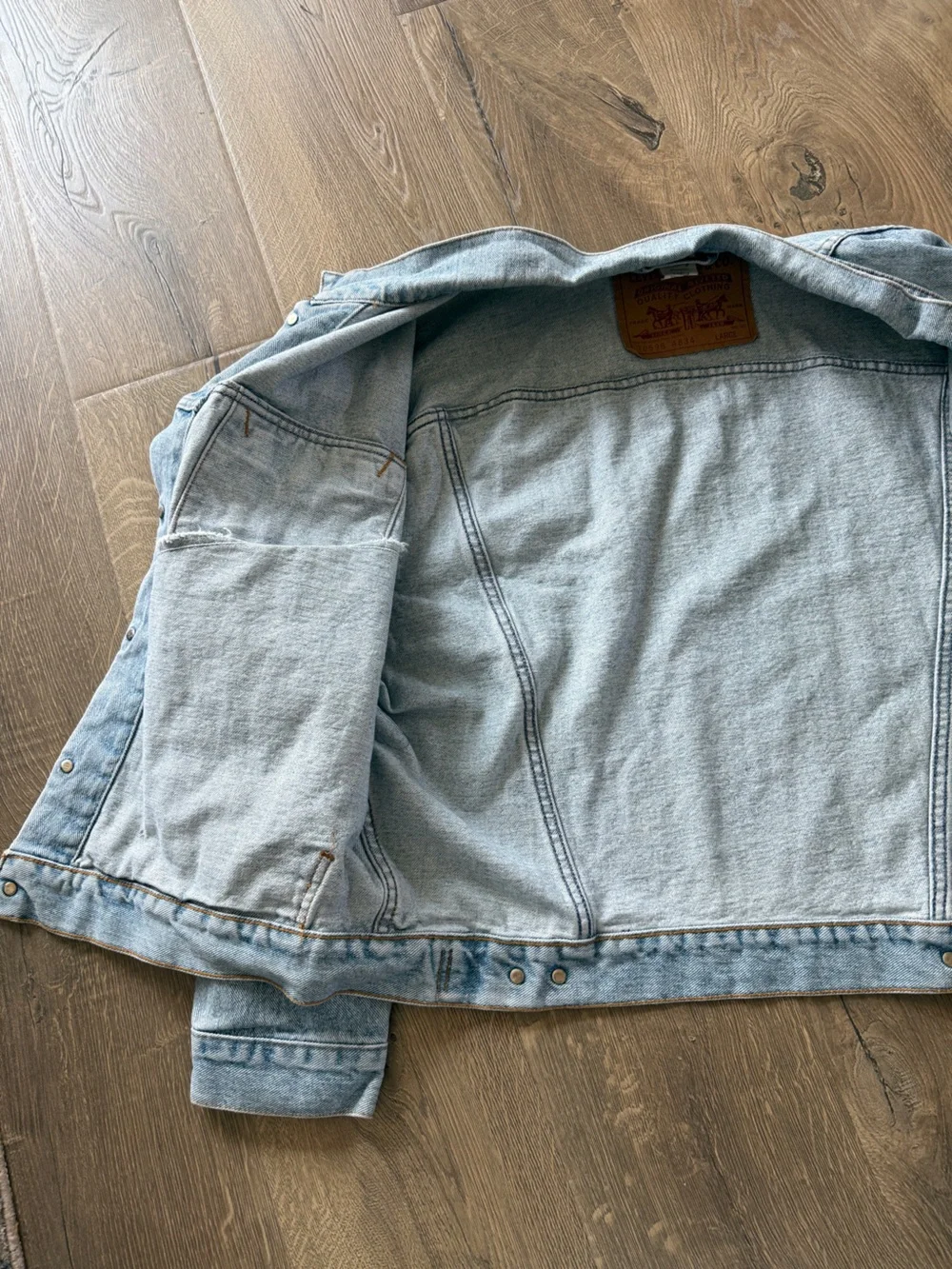 Vintage 1992 Levi’s Classic Light Wash Denim Jacket size Large